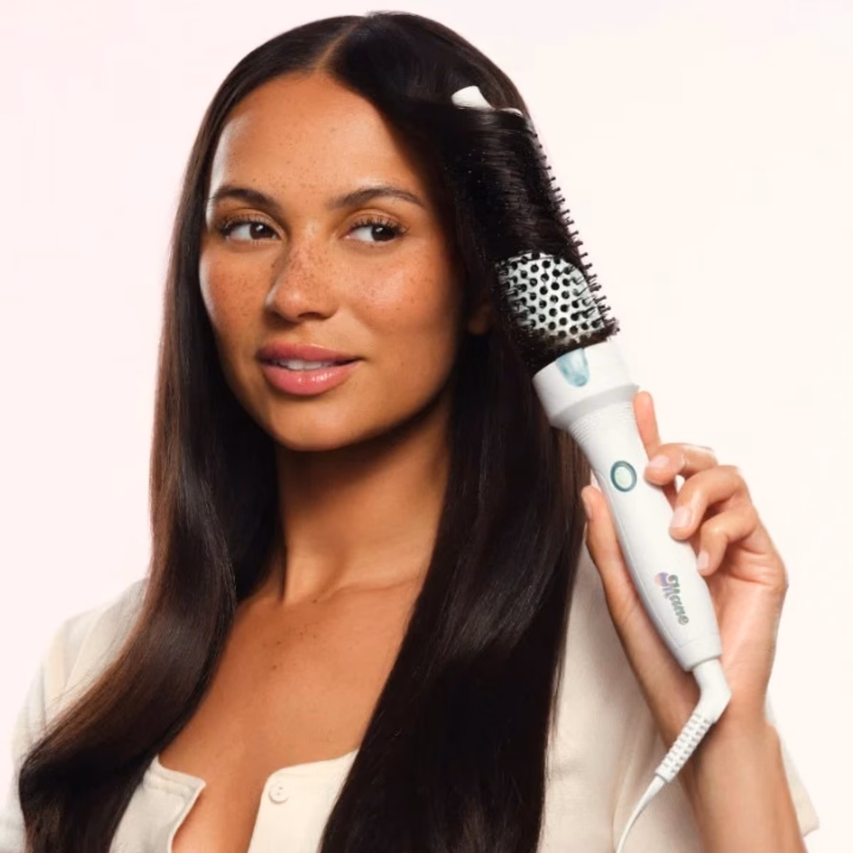 Flatter Your Heart-Shaped Face With These Stylist-Approved Tips
