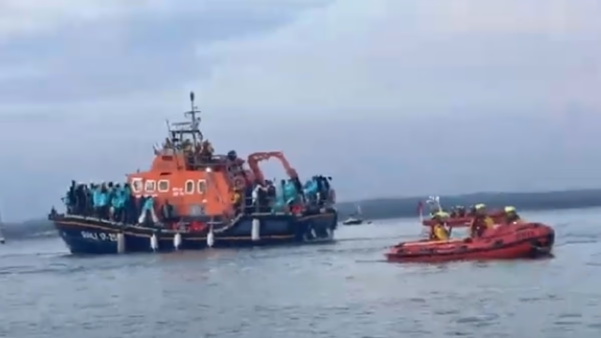 French lifeboat service refused to rescue 120 migrants on mega-dinghy