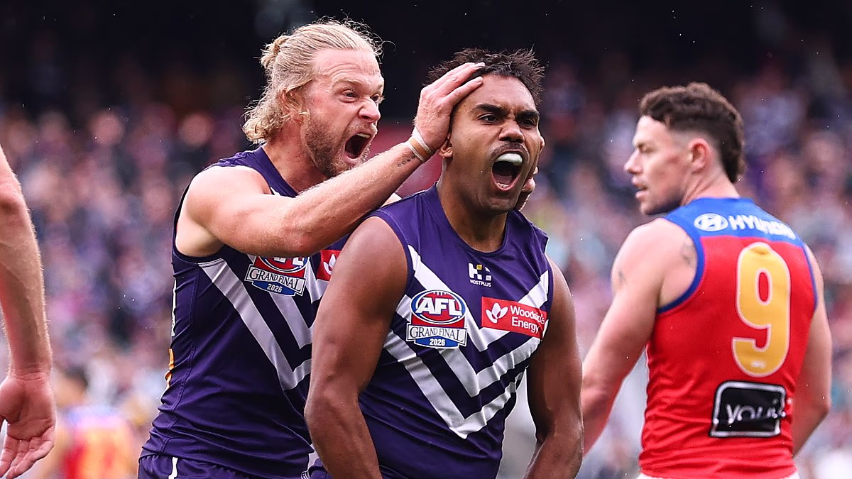 Freo fans erupt over umpire's call with one point in AFL Grand Final