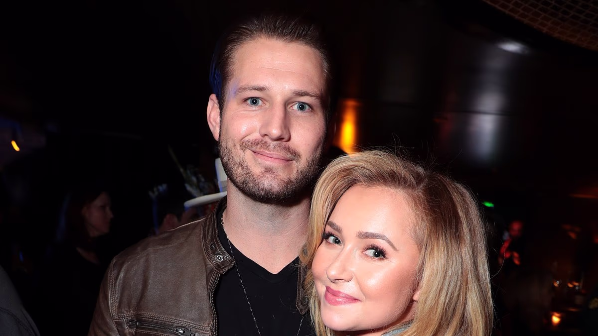 Hayden Panettiere's ex hides barefoot under table during 2025 arrest