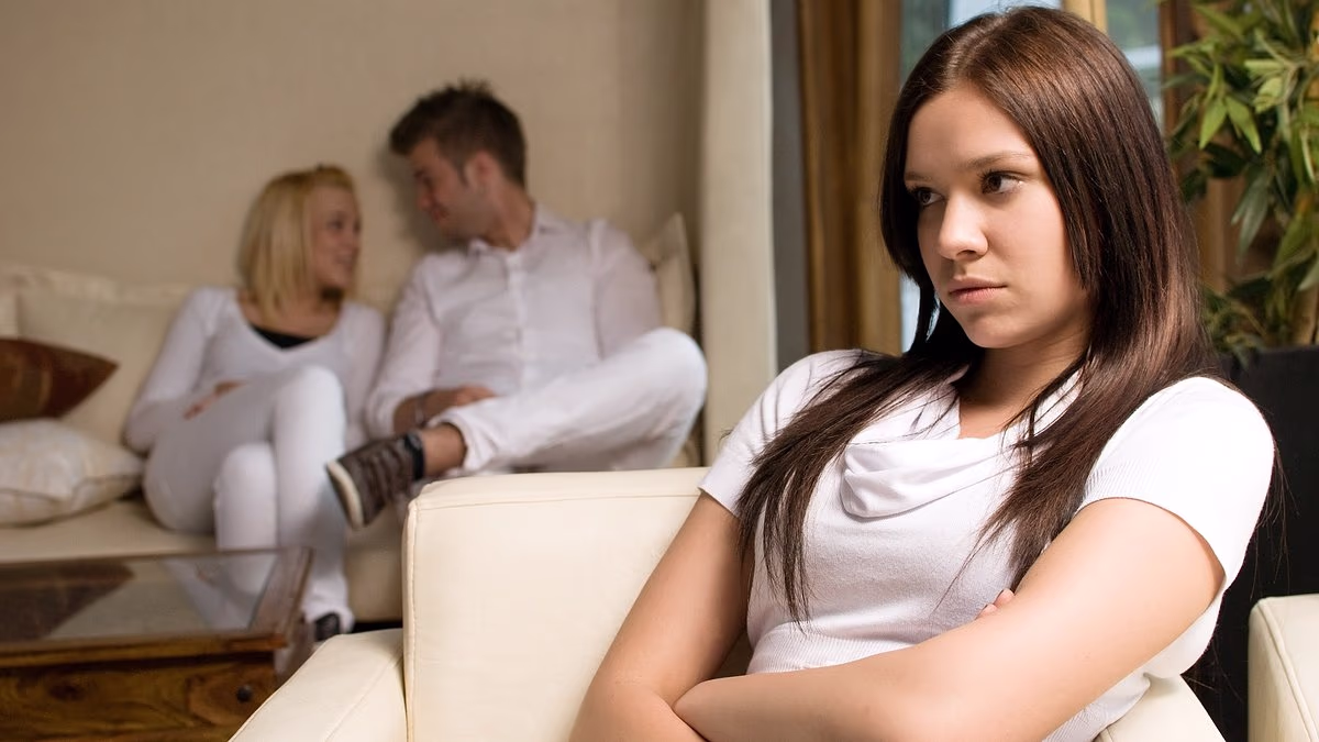 I caught my roommate's boyfriend doing the unthinkable: DEAR JANE