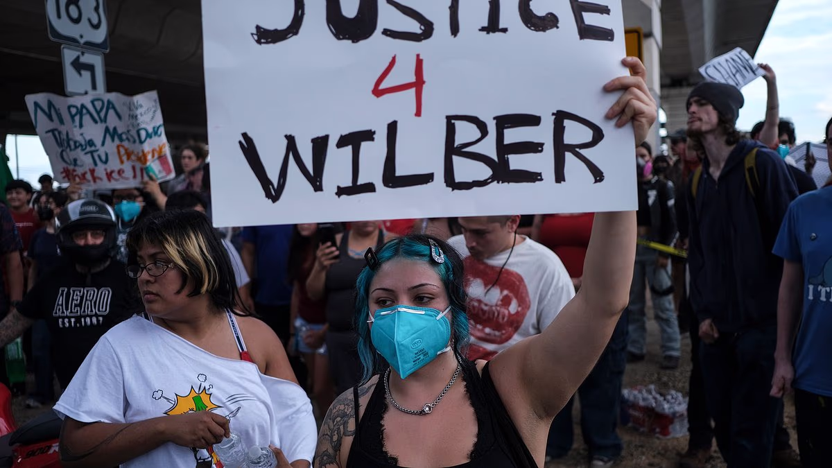 ICE-involved shooting in Texas as Democrats demand probe amid protests