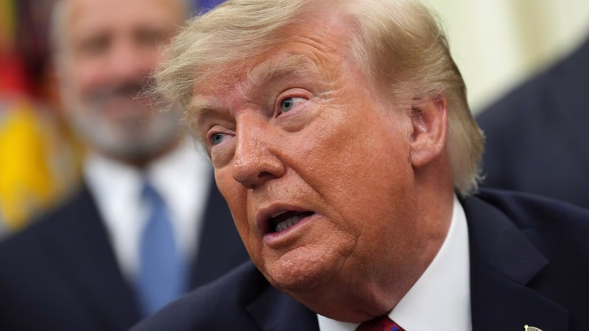 Insiders warn Trump is stuck in a 'bubble' as midterm anxiety peaks