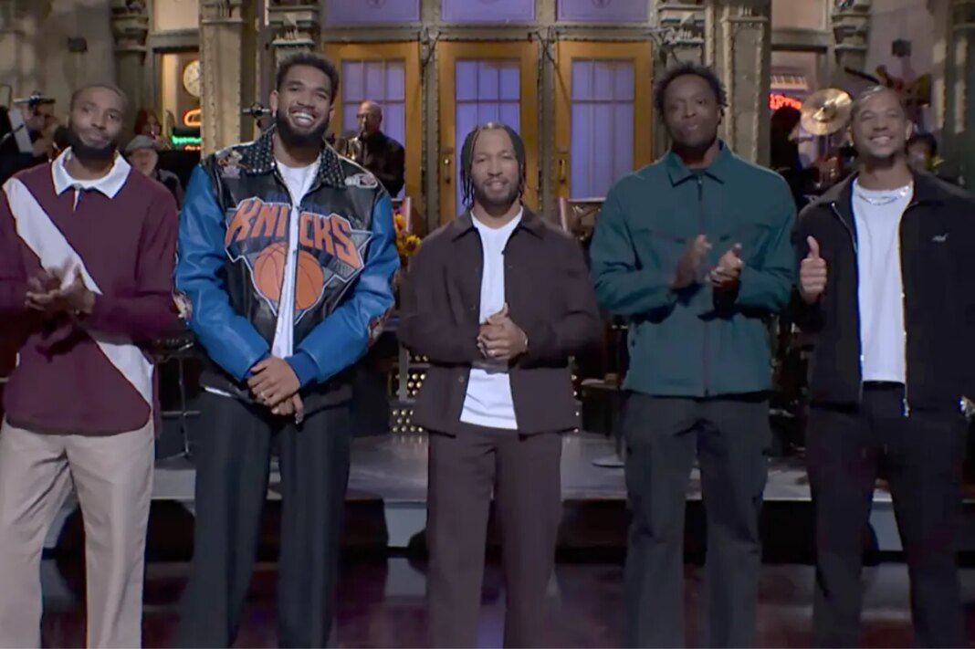 Jalen Brunson hosts 'SNL' Season 52 premiere — with help from Knicks teammates