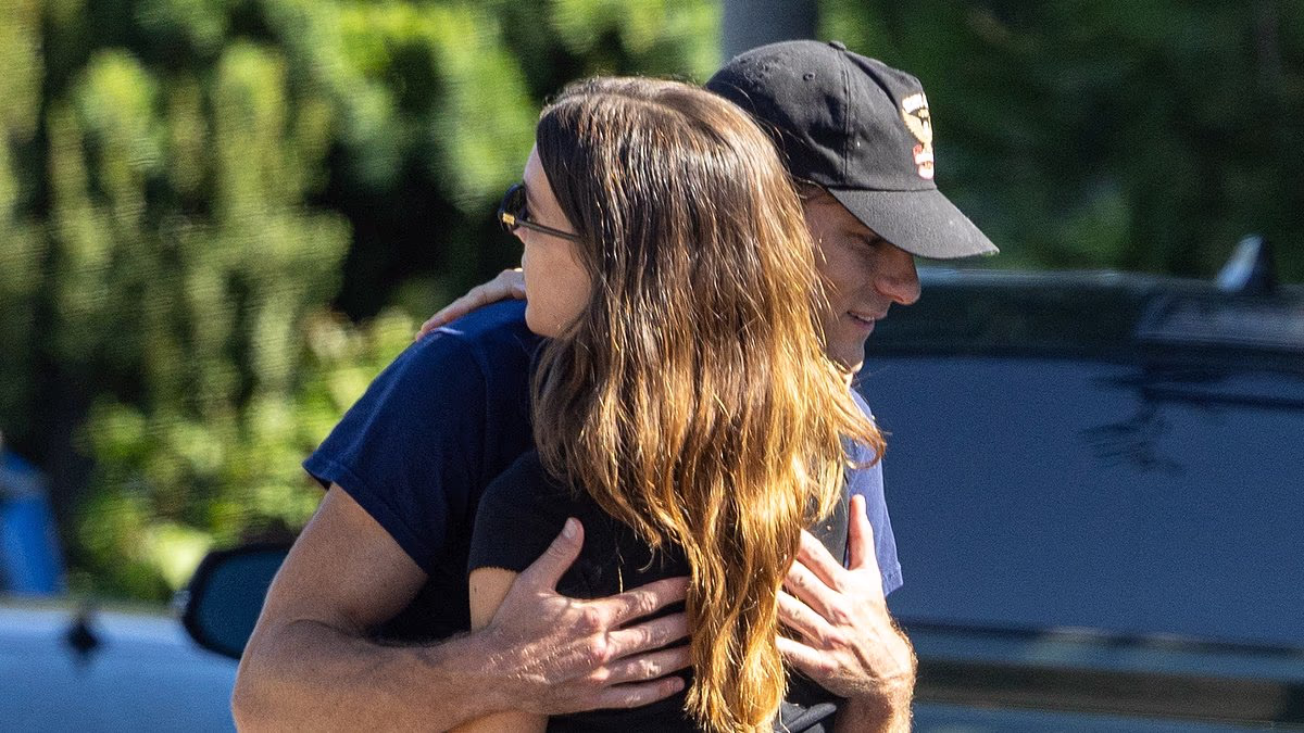 Kaia Gerber's boyfriend rushes to her side days after Presley's death