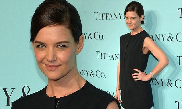 Katie Holmes (FINALLY) nails her perfect look in short '60s minidress