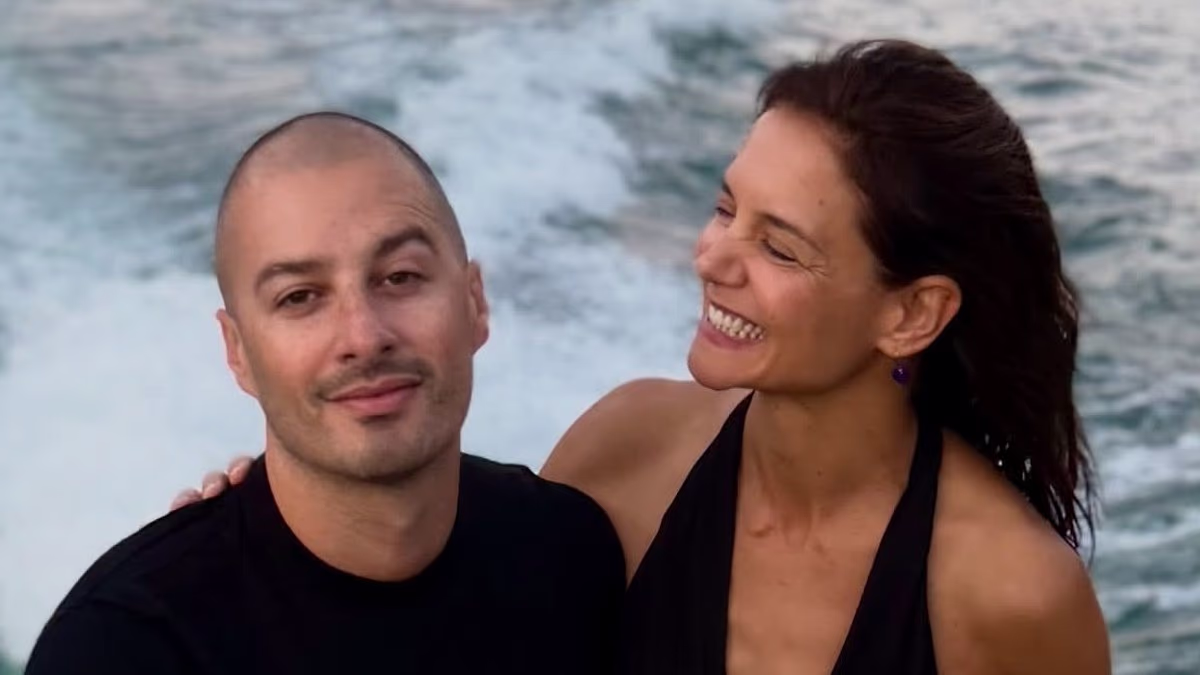 Katie Holmes enjoys romantic boat ride with boytoy Jason Bard Yarmosky