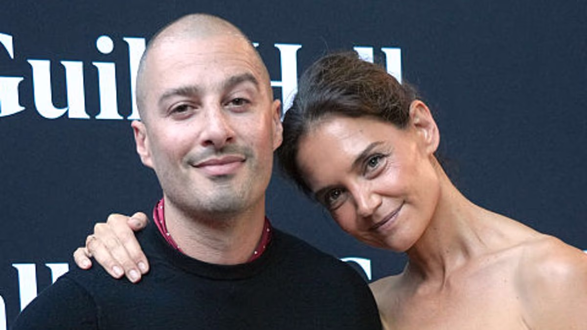 Katie Holmes posts VERY cozy snap with boytoy Jason Bard Yarmosky