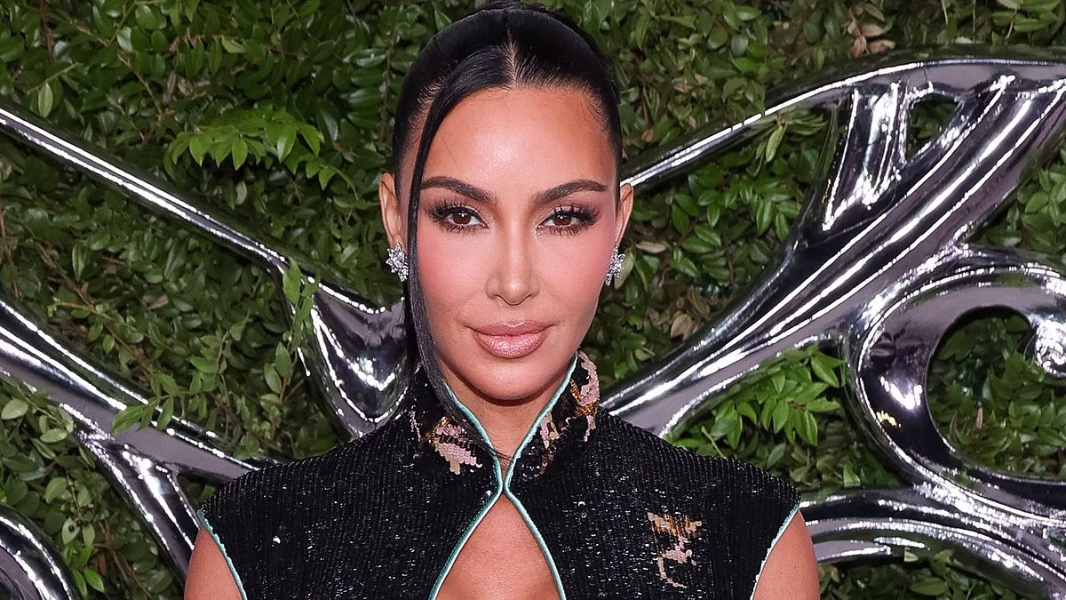 Kim Kardashian, Eva Longoria, Katy Perry attend Narrative Art opening