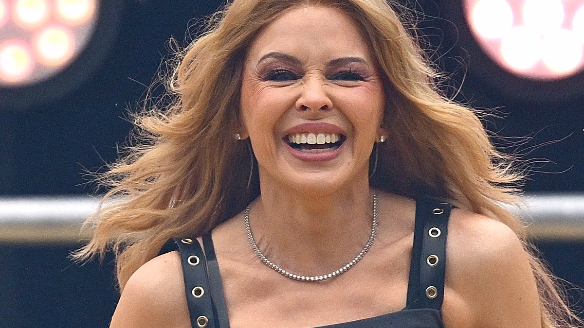 Kylie Minogue fans disappointed by 'shocking' AFL Grand Final show