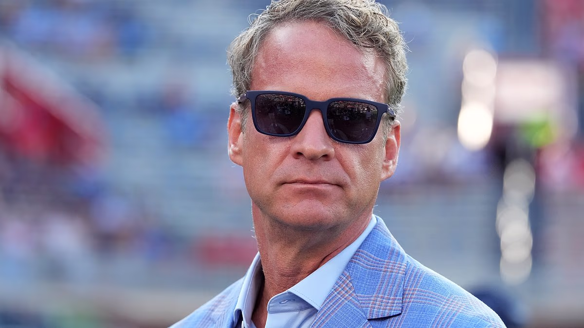 Lane Kiffin comes face to face with thousands of furious Ole Miss fans
