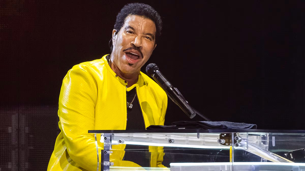 Lionel Richie back in hospital after suffering another heart issue