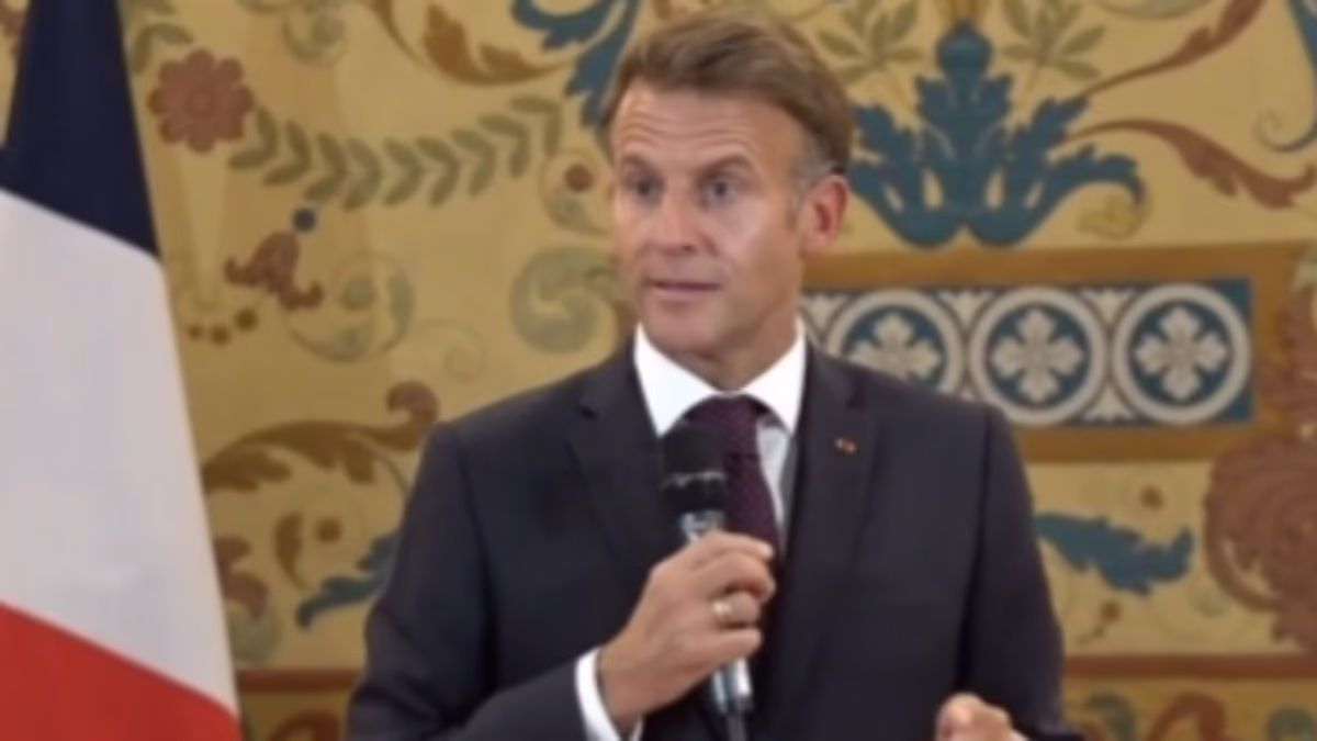 Macron calls Brexit 'biggest lie in 30 years'