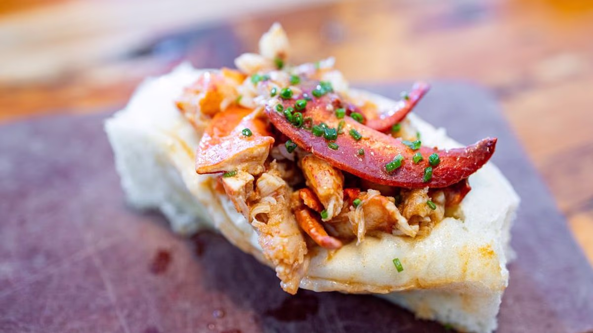 Maine residents furious over rise of Connecticut-style lobster rolls