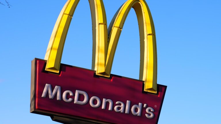 McDonald’s Bets $8.5 Billion on Restaurant Makeovers, AI and a Protein-Focused Menu