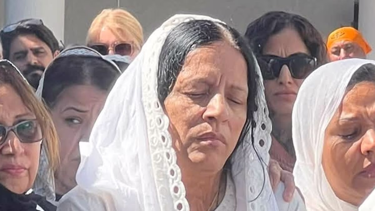 Mom sobs beside daughter's casket after she was gunned down