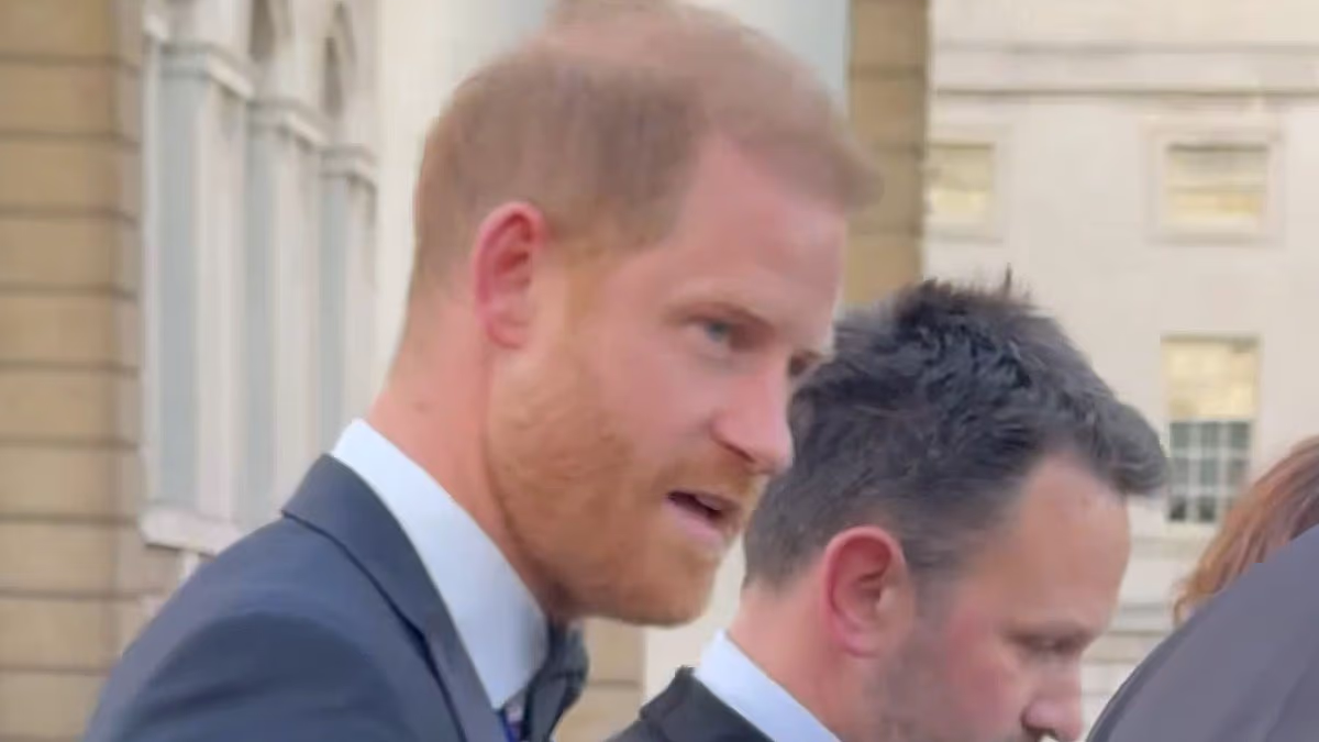 Moment Harry ignores question about Earl Spencer's book