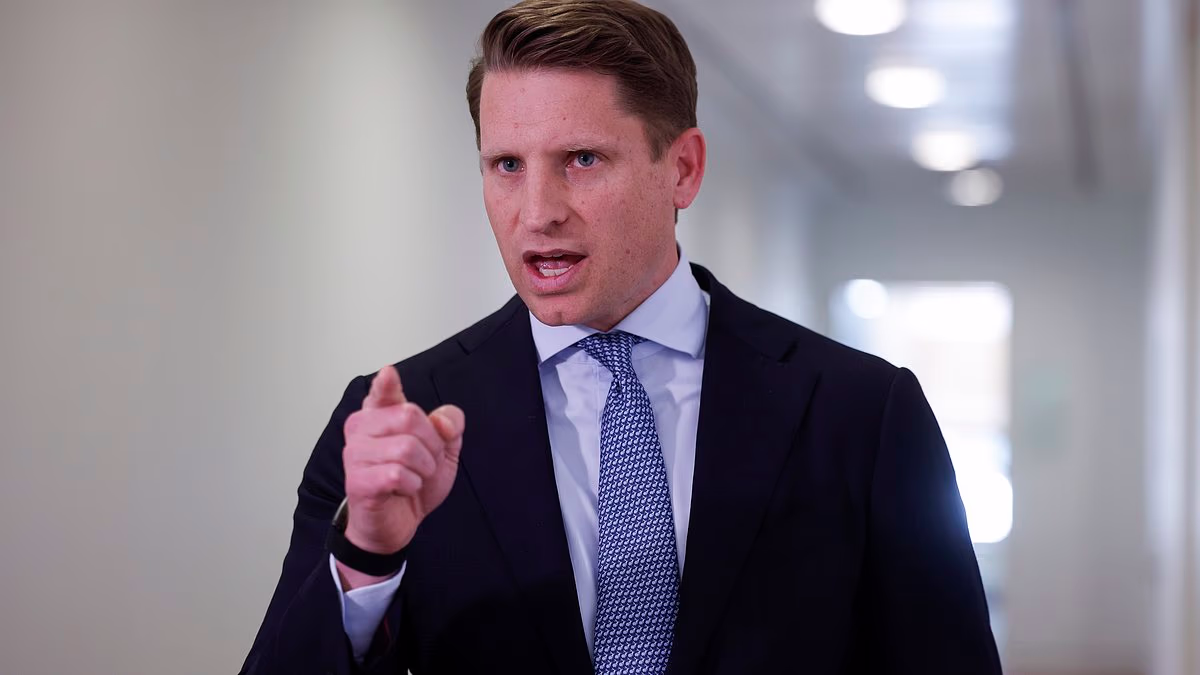 Pauline Hanson calls Andrew Hastie a 'w****r' as bitter war erupts