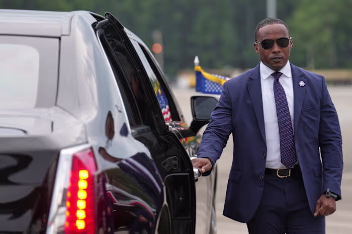 Report finds holes and delays in how Secret Service updates its protection policy