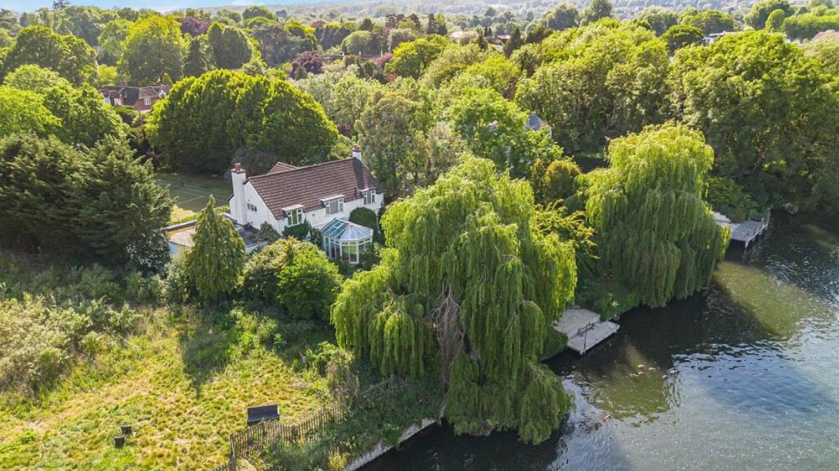 Ricky Gervais finds buyer within days for £2.95M home
