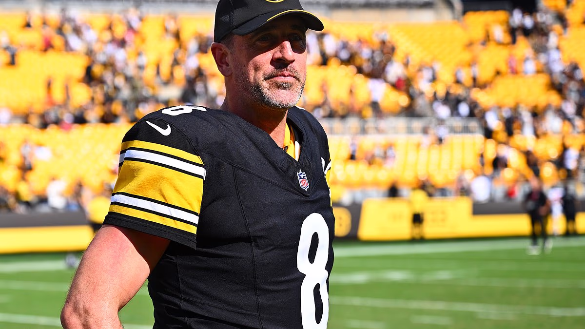 Rodgers risks wrath of NFL with ref dig and knocks Steelers after win