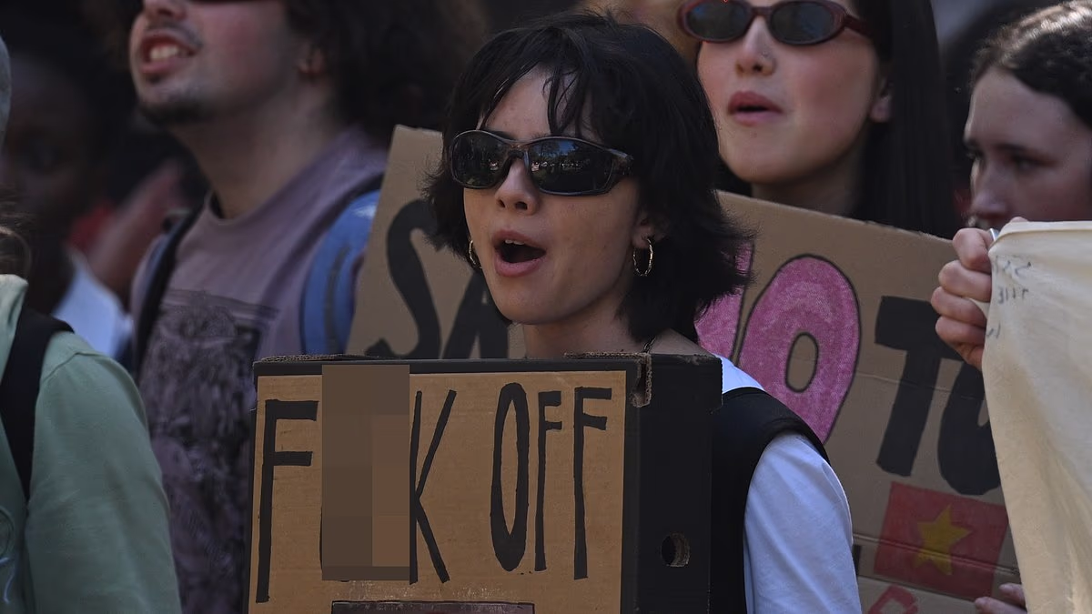 Students chant expletive-laden slogans at anti-Pauline Hanson protests