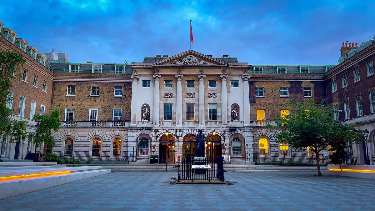 Students told how to apply for benefits at the end of university