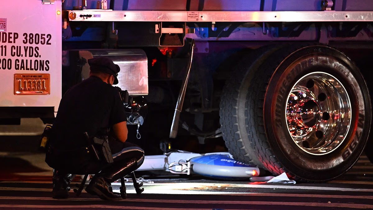 Teen girl killed after city truck collides with bike in NYC