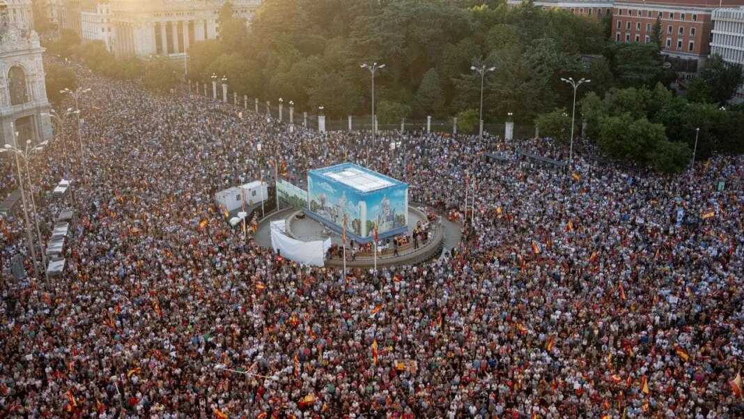 Tens of thousands flood streets to protest Spain border crisis