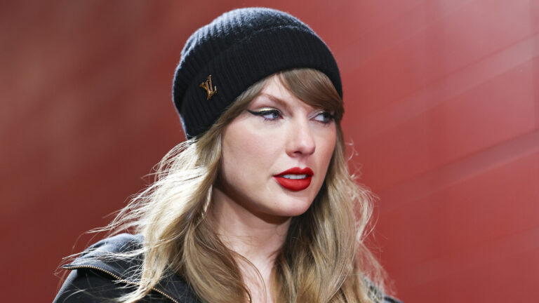 Taylor Swift Fans Defend Singer After 6-Word Chiefs Comment Is Misinterpreted