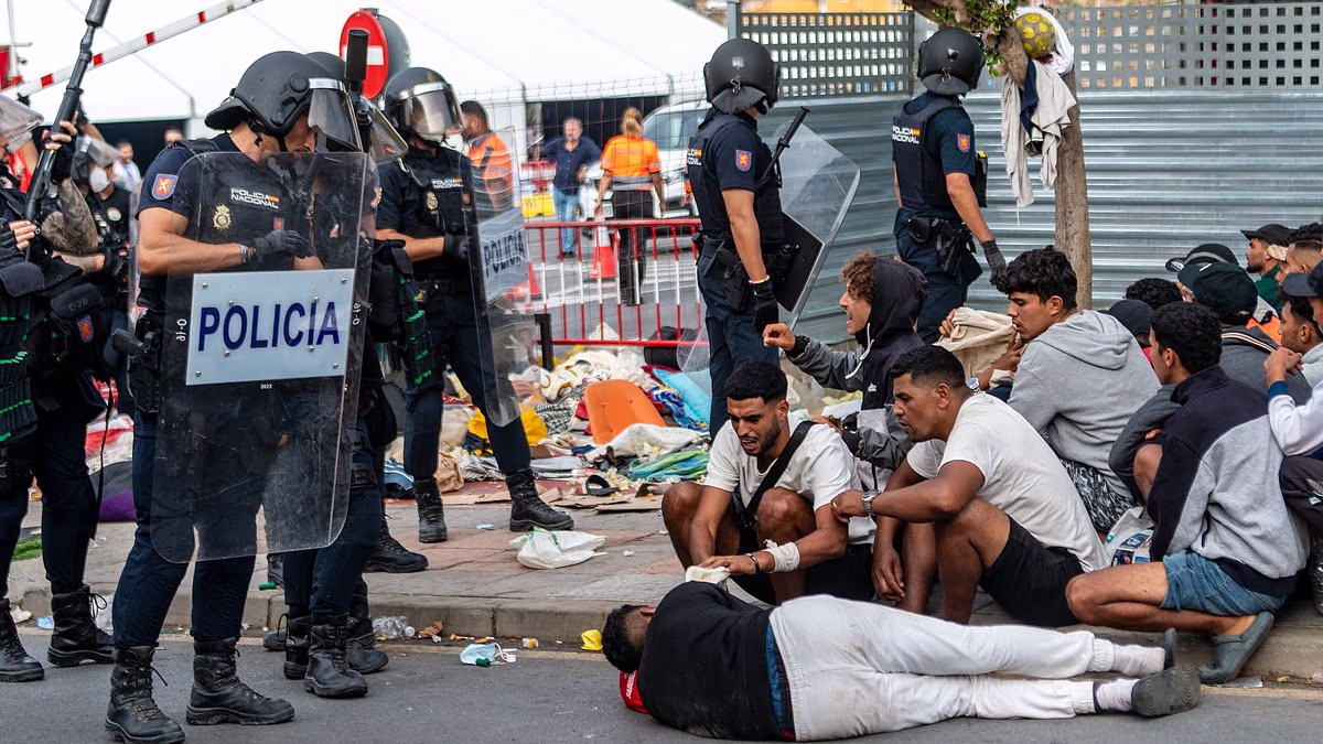 Thousands of migrants on streets. Officials warn Ceuta faces disaster 