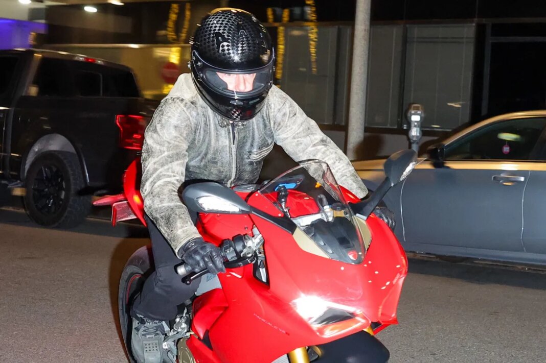 Tom Cruise arrives at ‘Digger’ Q&A in style and more star snaps