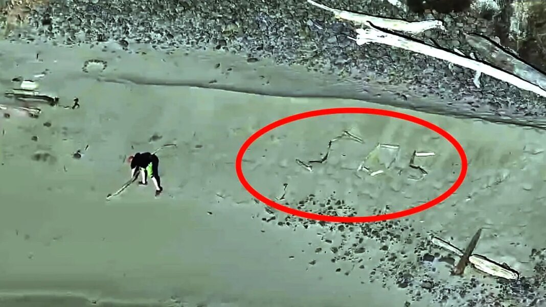 Tourists seeking 'dramatic' photo on isolated beach trapped by incoming tide