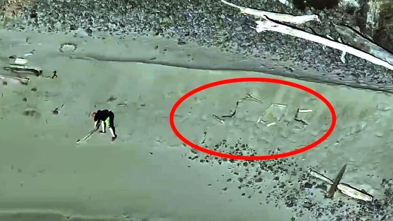 Tourists Chasing ‘Dramatic’ Beach Photo Trapped by Rising Tide