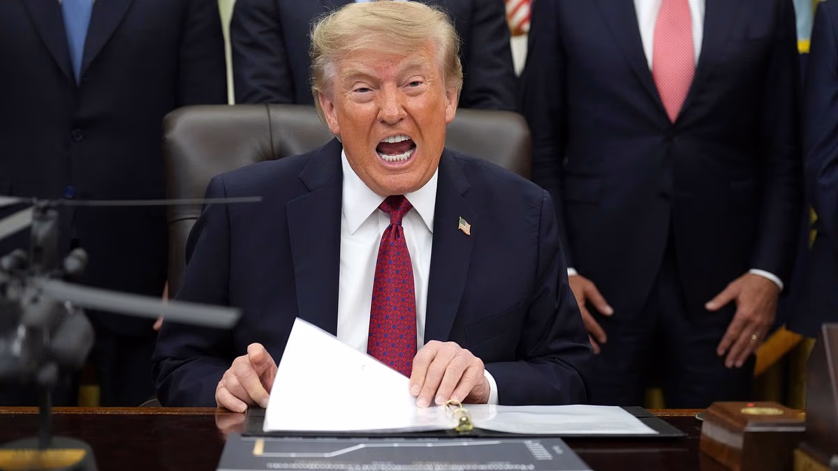 Trump 'in serious trouble' as he braces for midterm wipeout