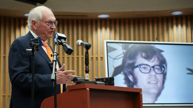 Tylenol Murders Mystery Deepens After ‘Unknown Wanderer’ Case Solved