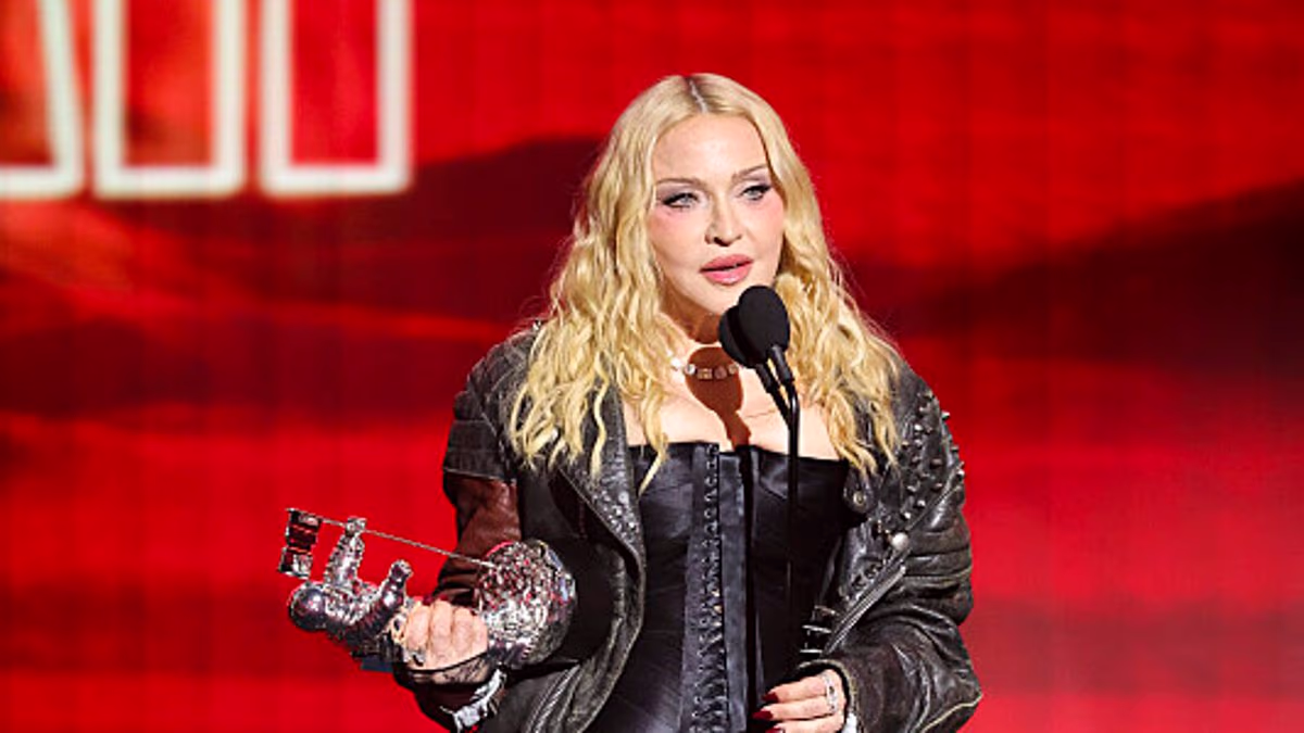 VMAs viewers urge organizers to 'pull the plug' on award show