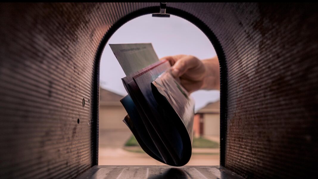 Washington mail carrier's intuition leads police to elderly woman in need of help
