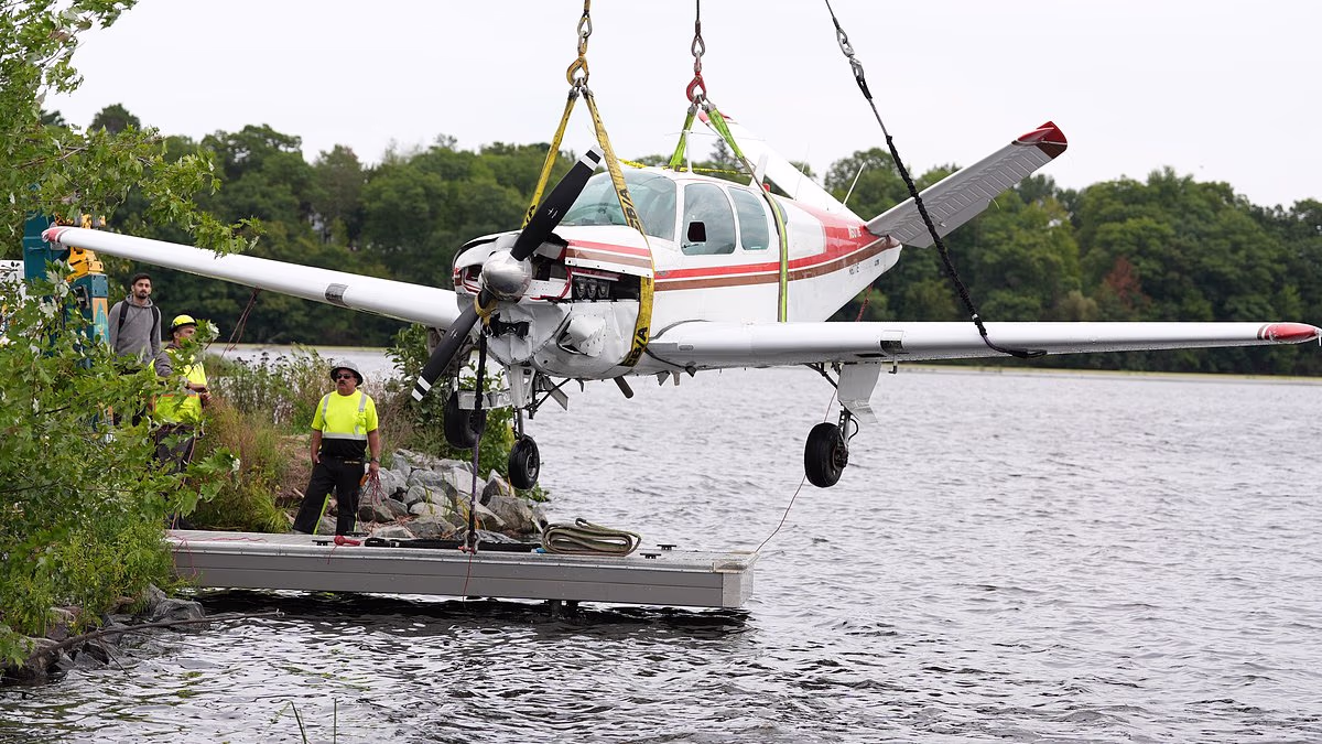 Wisconsin lawmaker recalls moment plane crashed into Wisconsin lake