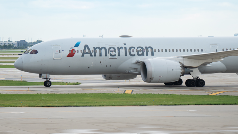 American Airlines Jet Suffers Brake Failure, Blown Tire After Landing at Chicago O’Hare: FAA
