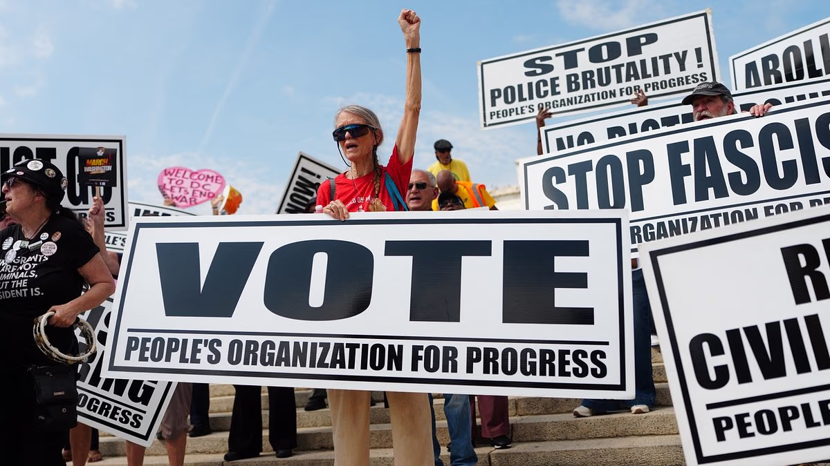 Can Trump defy the 'blue tsunami? The three possible midterm outcomes
