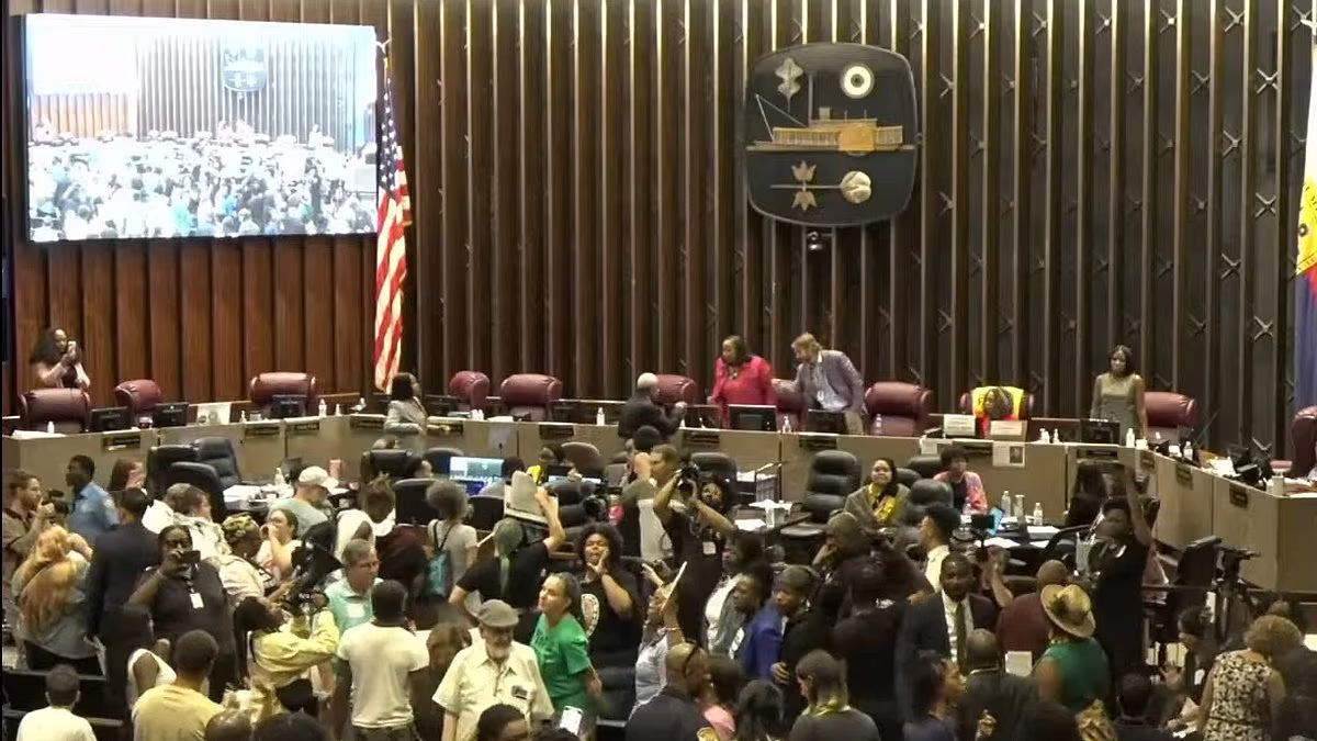 Chaos erupts at Memphis City Hall over Elon Musk's data centers