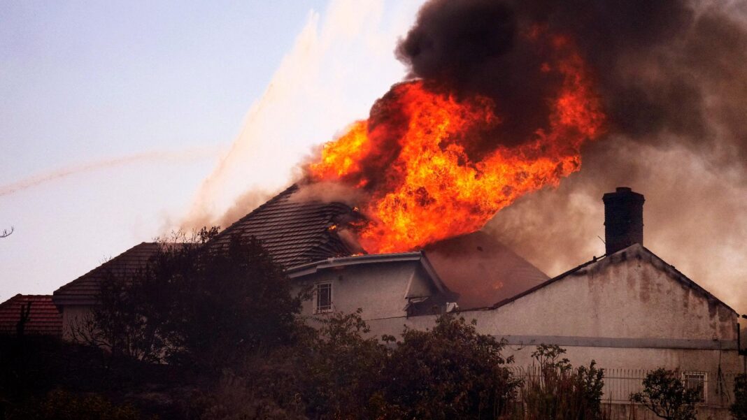 Coastal homes burn as hot winds fuel California fires