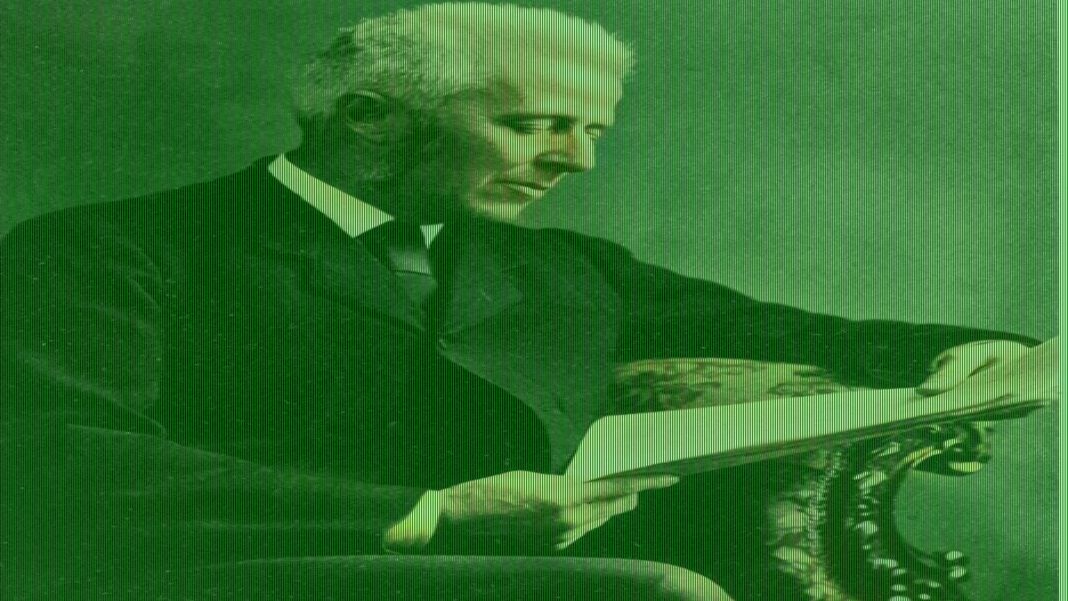 Doctor who diagnosed patients at a glance and inspired Sherlock Holmes