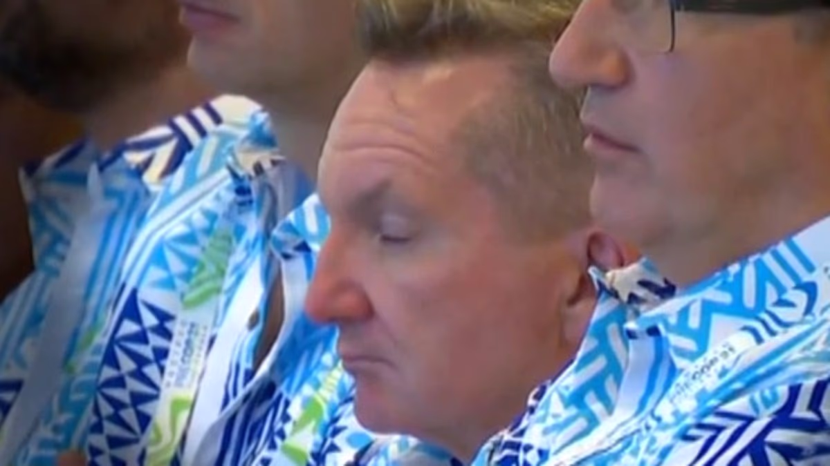 Energy Minister appears to fall asleep at $20m climate conference