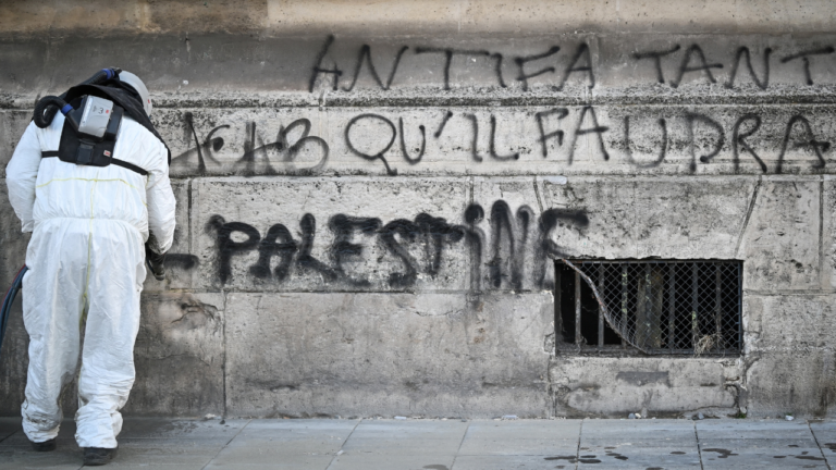 Fox News’ ‘Antisemitism Exposed’ Newsletter Reports French Jews Seeking Safety Amid Street Riots