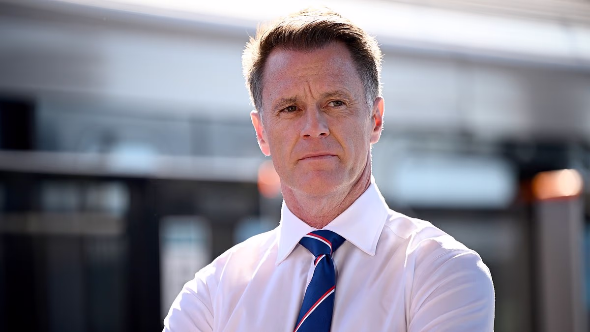 Friendly fire as Chris Minns takes veiled swipe at Albo over spending