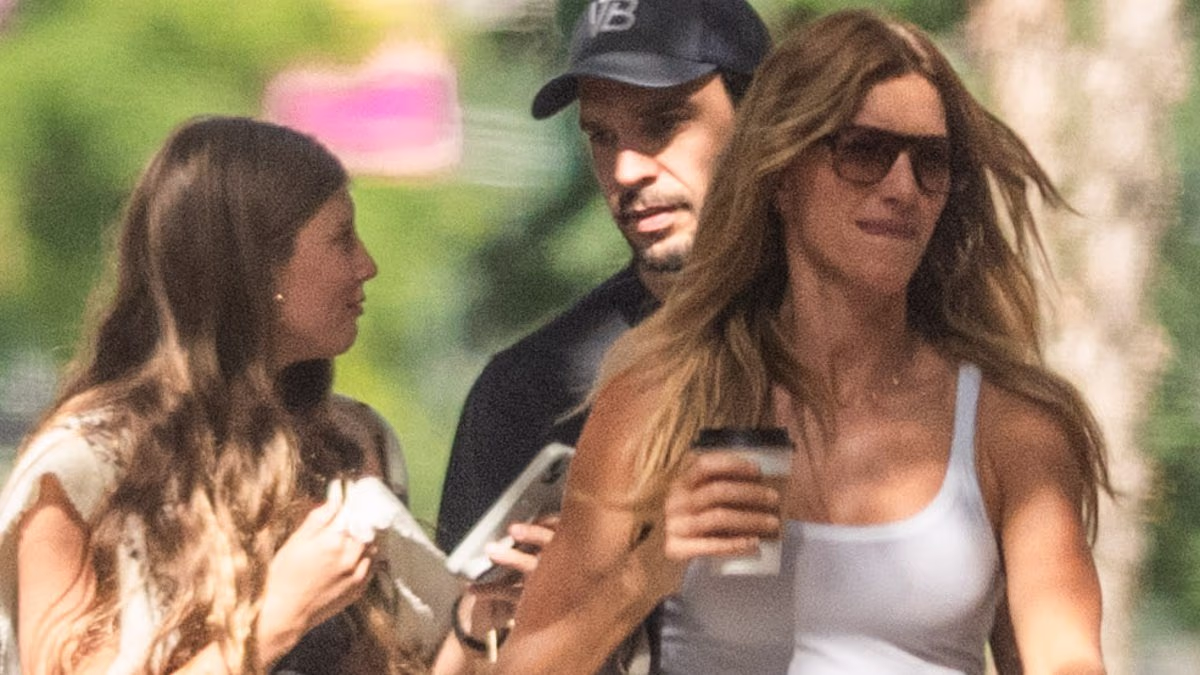 Gisele Bundchen emerges with lookalike daughter amid Tom Brady book