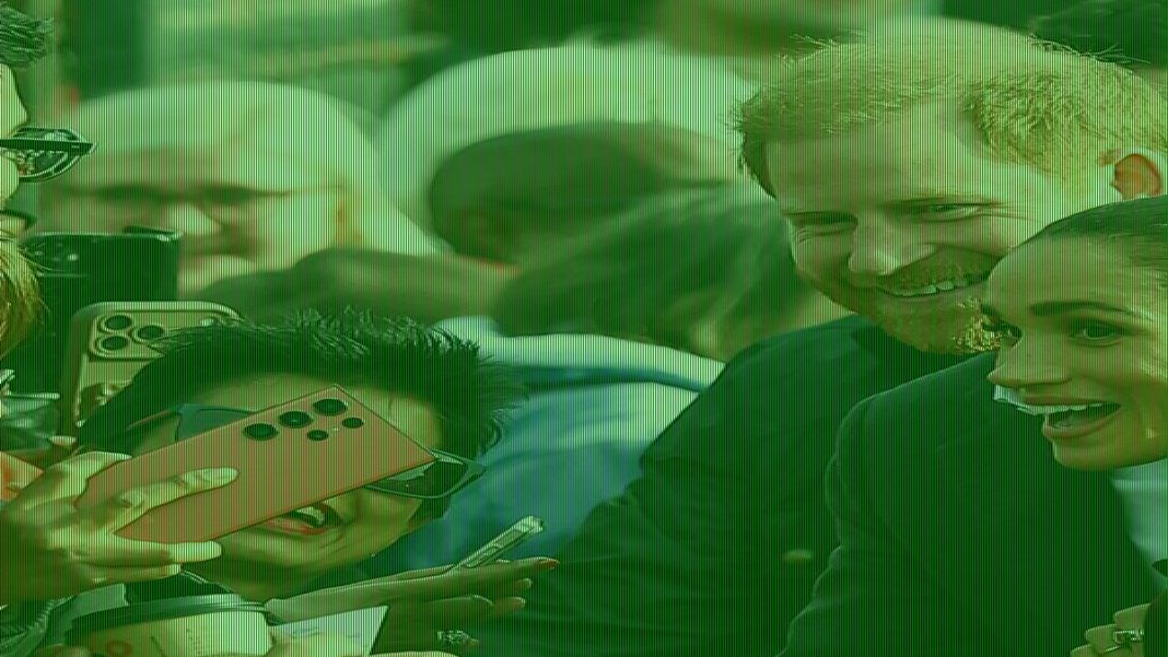 Harry and Meghan were 'clinging together like survivors' in Nottingham