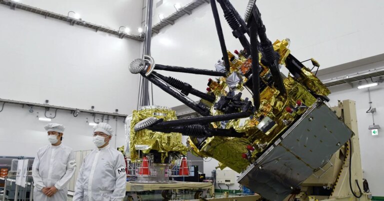 Japan Launches Ambitious Robotic Mission to Mars’ Moon Phobos